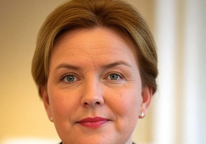 وزيرة خارجية آيسلندا: ما يجري في غزة تطهير عرقي ممنهج