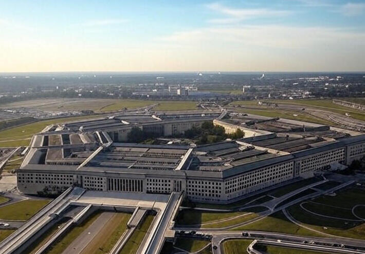 البنتاغون: مشاورات "جيدة" بين وزير الجيش الأمريكي ووفد روسي بأبوظبي