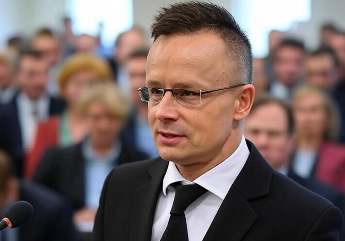 سيارتُو يحذر: جر أوكرانيا إلى الاتحاد الأوروبي يستدعي الحرب والمافيا
