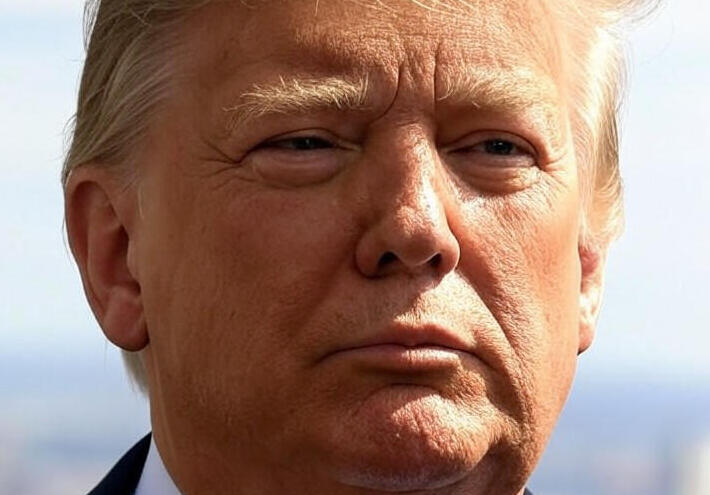  ترامب يتغزل بشفتي المتحدثة باسم البيت الأبيض