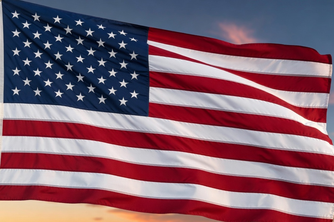 مسؤول نفطي أمريكي كبير يدفع لاستئناف فتح مضيق هرمز سريعًا