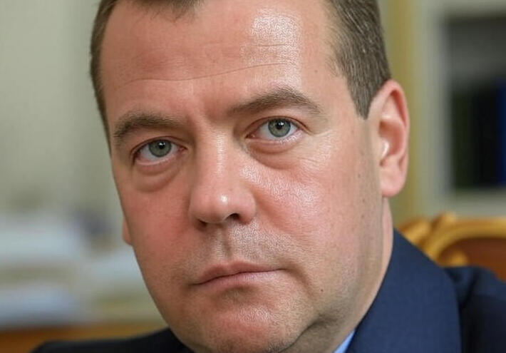 مدفيديف يعلق على اقتراح تجربة "بوسيدون" على دولة أوروبية: "ستختفي"