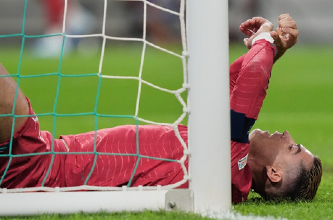 أكثر من 70% يرفضون استمراره مع المنتخب.. أزمة جديدة تحاصر رونالدو
