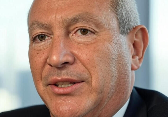 رجل الأعمال المصري سميح ساويرس يلخص فلسفة النجاح: "التركيز على جني الأموال يبدأ من هنا"