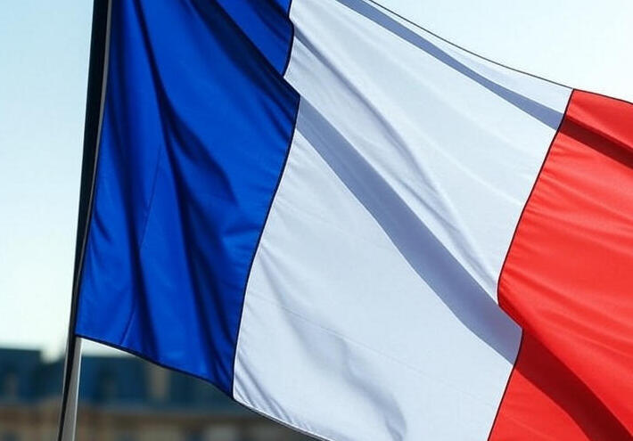  زعيم الحزب الشيوعي الفرنسي يحذر من التصعيد العسكري ويدعو إلى سلام عادل وشامل في أوكرانيا 