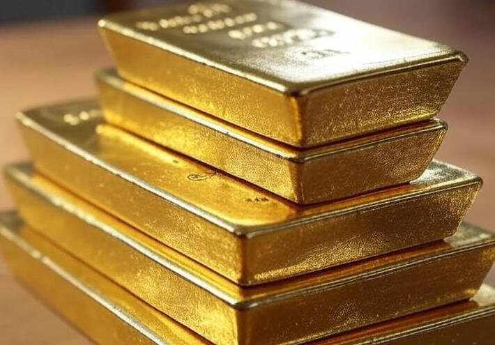 الذهب يتراجع.. وكل الأنظار على البيانات الاقتصادية الأمريكية