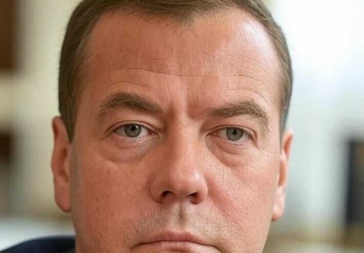  مدفيديف: نظام كييف سرق مبالغ ضخمة من أموال الغرب