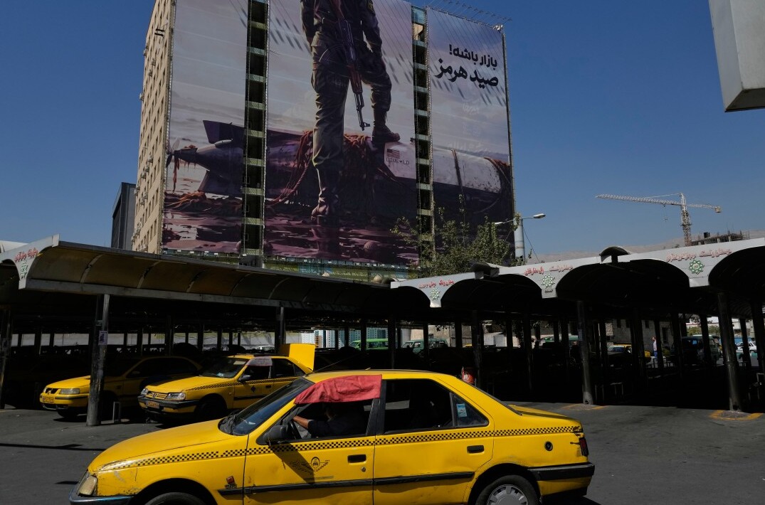 قائد الجيش الإيراني يحذر من انعدام الأمن ويؤكد حق أهل المنطقة بمقدراتها