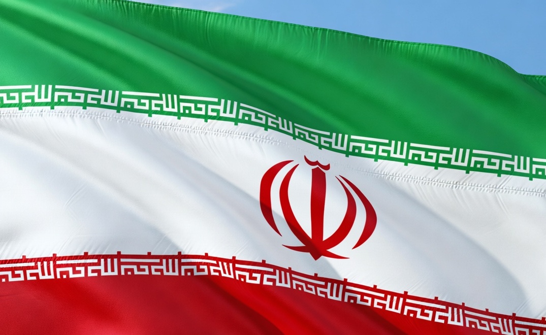 قائد البحرية الإيرانية يتوعد بكشف سلاح يرهب الأعداء قريباً  