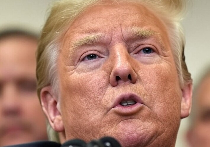 ترامب يوجه رسائل غامضة لدعم المتظاهرين الإيرانيين