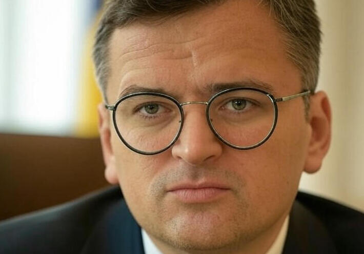 وزير خارجية أوكرانيا السابق يعلن: "مستعد للقتال في الخطوط الأمامية"