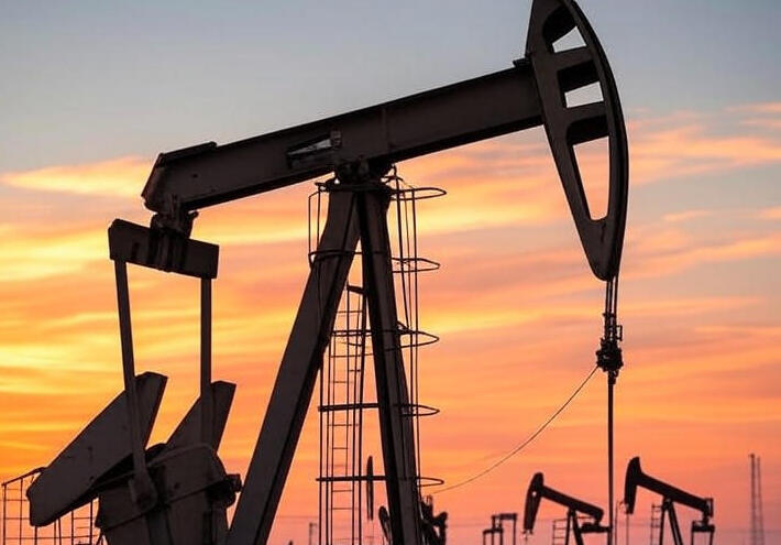  استقرار أسعار النفط مع ترقب بيانات المخزونات الأمريكية ومحادثات أوكرانيا 