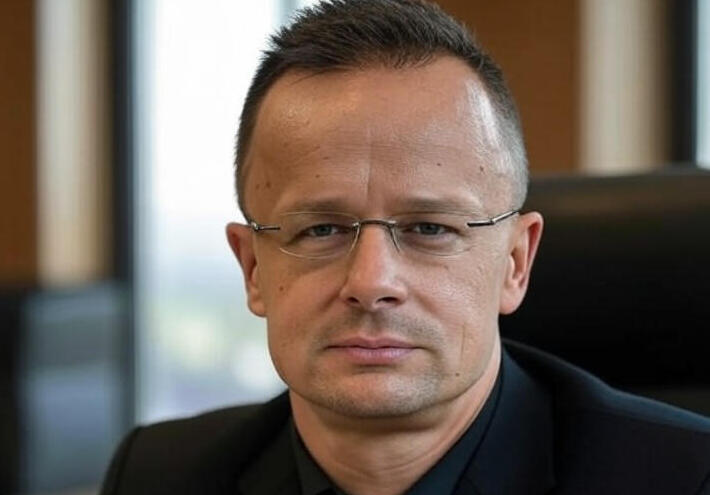 وزير خارجية هنغاريا يعارض استمرار الدعم العسكري الأوروبي لأوكرانيا