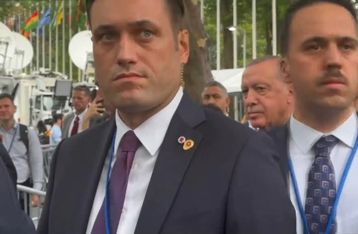 بالفيديو.. شرطة مرور أمريكية توقف موكب الرئيس التركي أردوغان