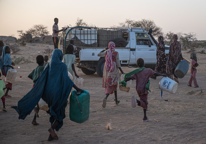 عشرات القتلى في هجوم بمسيرة على مخيم للنازحين بإقليم النيل الأزرق في السودان