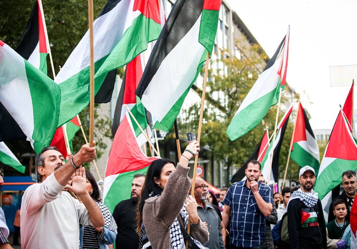 حشود بشرية تحيي الذكرى السنوية الثالثة بأحداث 7 أكتوبر