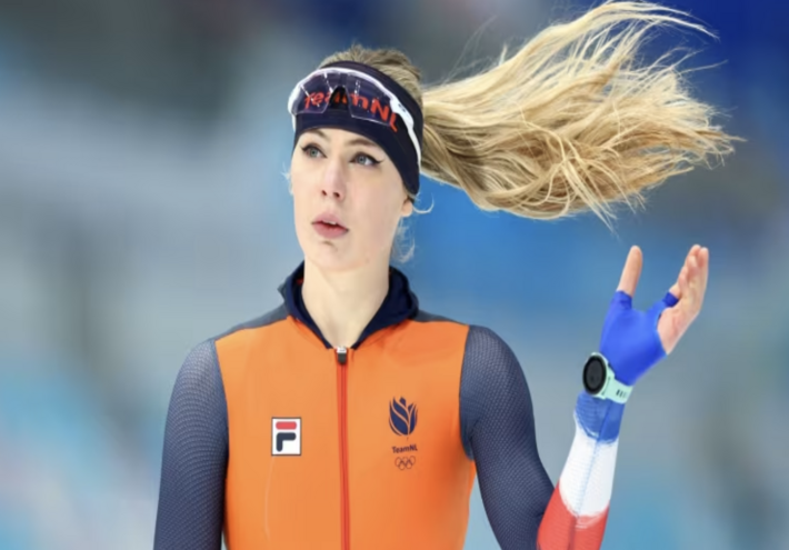 بالفيديو.. هدية بقيمة 500 ألف دولار تذهل بطلة الألعاب الأولمبية الشتوية 2026  
