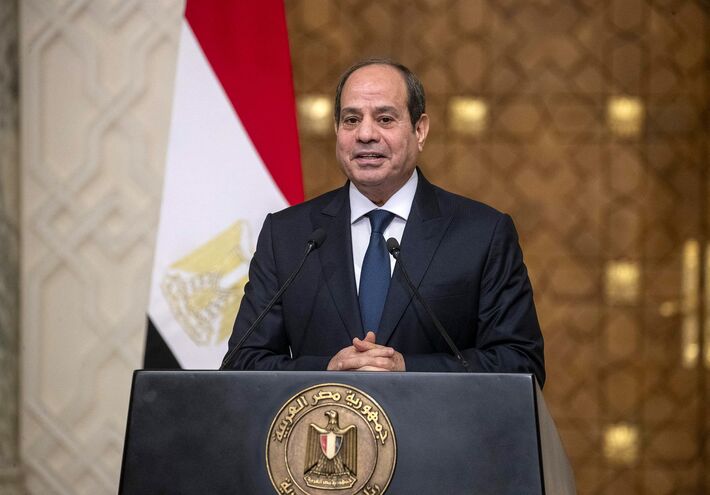هل تستعد مصر للحرب؟.. خبير عسكري يكشف لـRT ما وراء قرار السيسي بتفويض وزير الدفاع