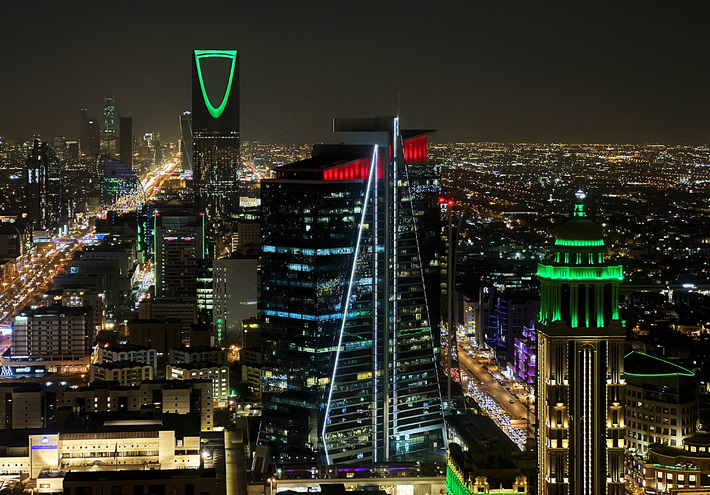 ما سر قدرة السعودية على تجاوز الصدمات أكثر من جيرانها الخليجيين؟