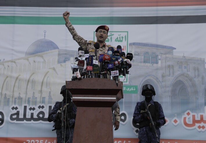 يحيى سريع: 110 غارات جوية وهجمات صاروخية استهدفت صنعاء و8 محافظات يمنية خلال 24 ساعة