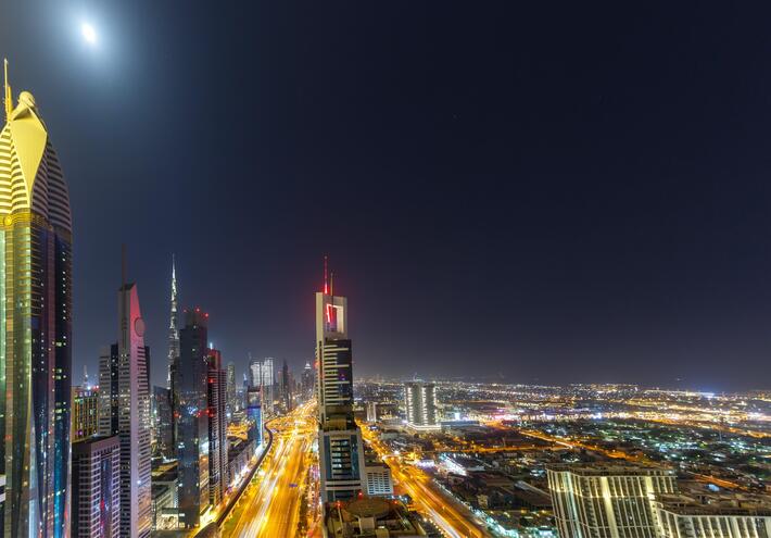 دبي تغري المستثمرين.. أول طرح عام منذ الحرب بتوزيعات أرباح قياسية