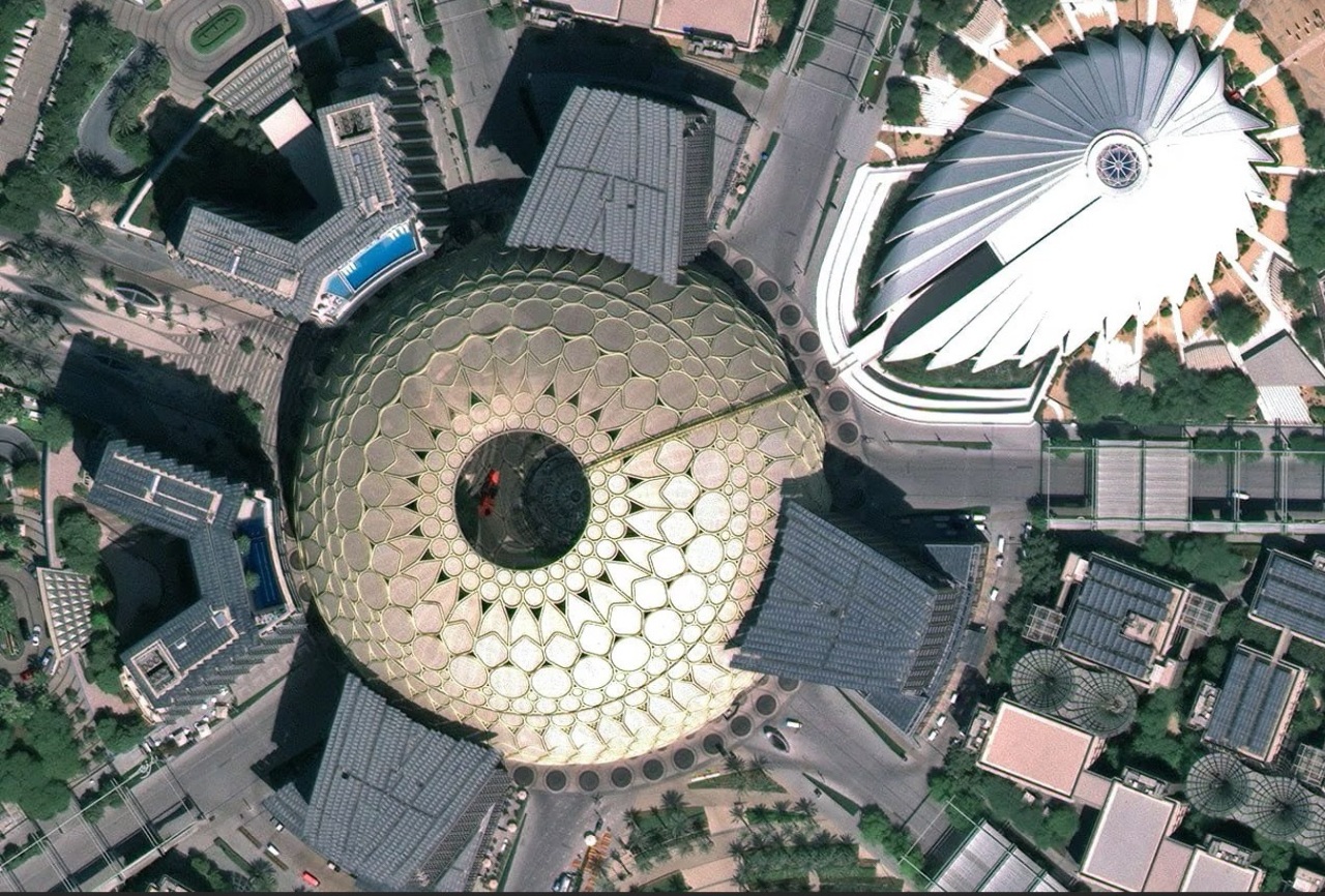 الإمارات تعلن نجاح مهمة القمرين الاصطناعيين بأول صور فضائية