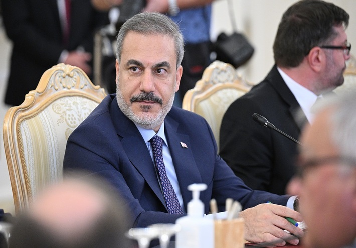 وكالة: فيدان ناقش مع كالاس أزمة تصدير الحبوب بسبب التوترات في البحر الأسود