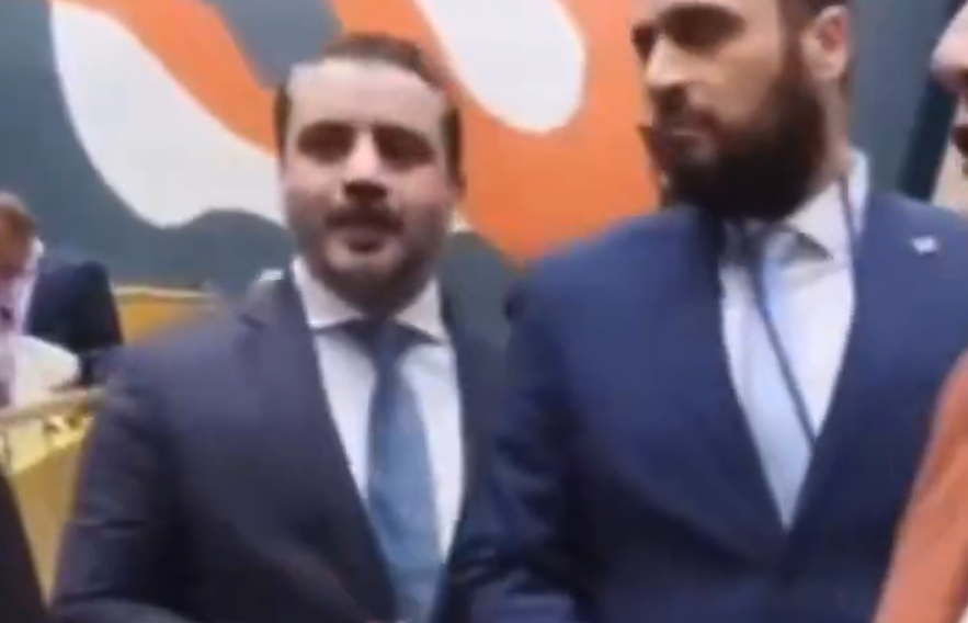 بالفيديو.. "غمزة" الشيباني للشرع تثير الجدل