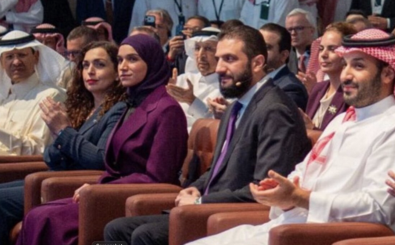 فيديو..  زوجة أحمد الشرع تتصدر الترند بموقف أثار الجدل والإعجاب