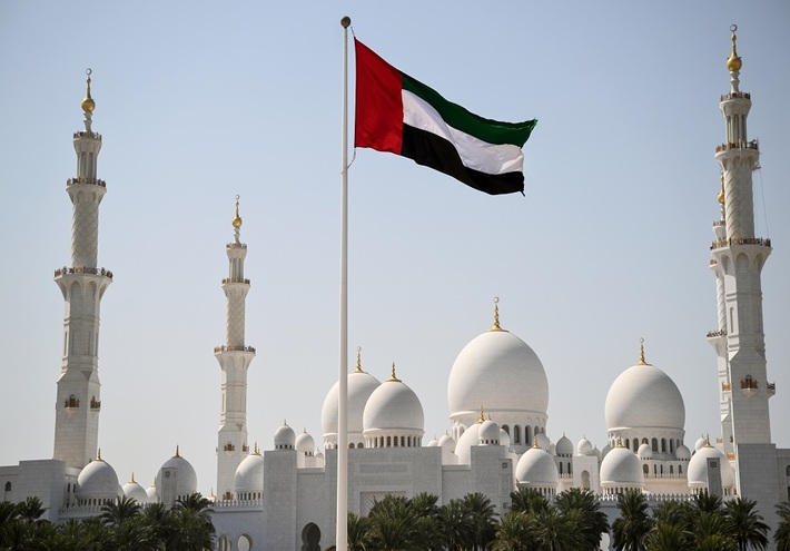 مسؤول إماراتي يحذّر من محاولات زرع الفتنة بين السعوديين والإماراتيين