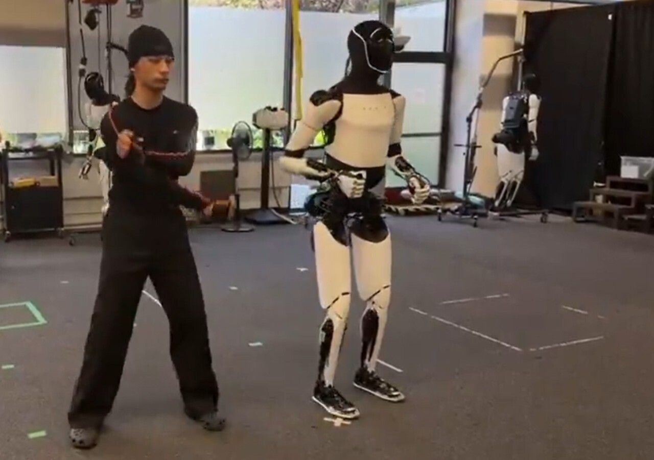 ماسك يكشف عن فيديو لروبوت "أوبتيموس" يتدرب على الكونغ فو
