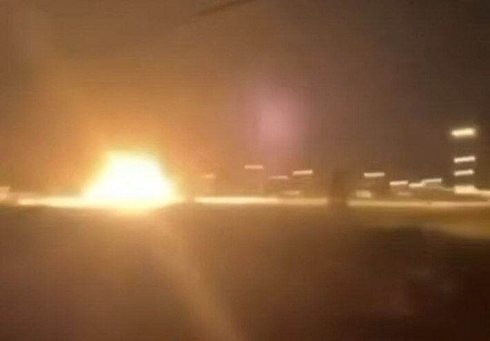 الحوثيون ينشرون لحظة وصول وانفجار طائرة مسيرة أطلقوها نحو مطار الدمام بالسعودية