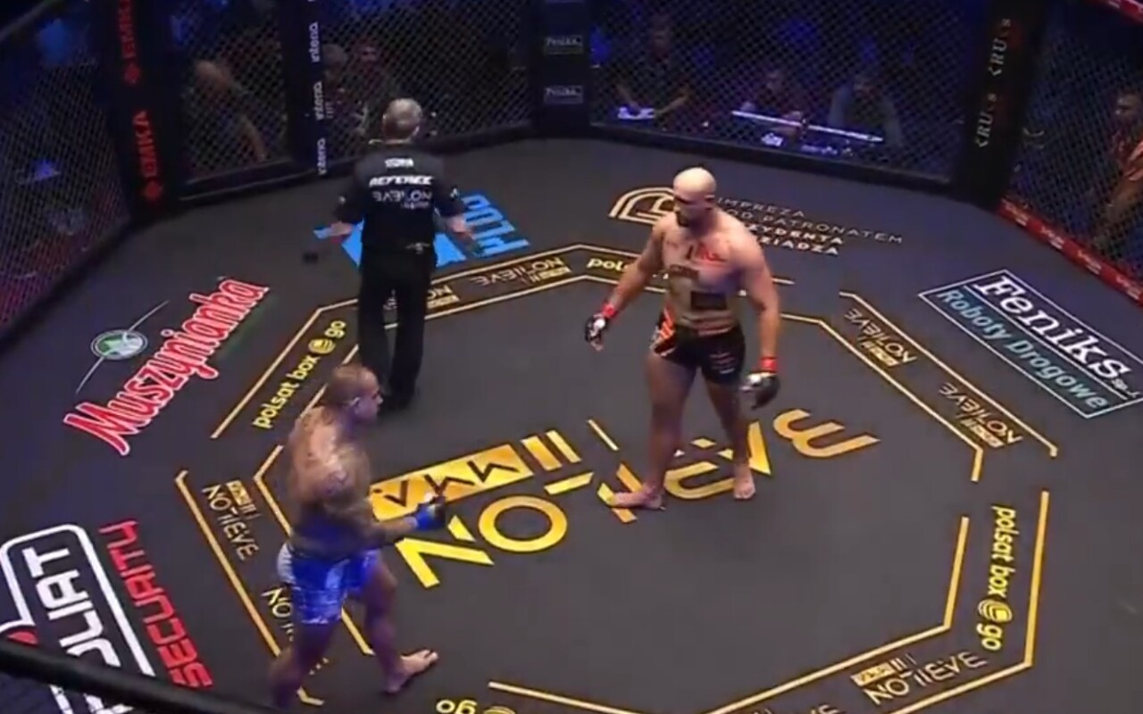 فيديو لهزيمة صاعقة.. مقاتل بولندي يستسلم بعد ثانية واحدة من البداية