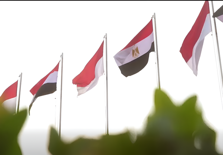 سوخوي تتصدر المشهد.. إندونيسيا تحشد مقاتلاتها لمرافقة طائرة السيسي (فيديو)